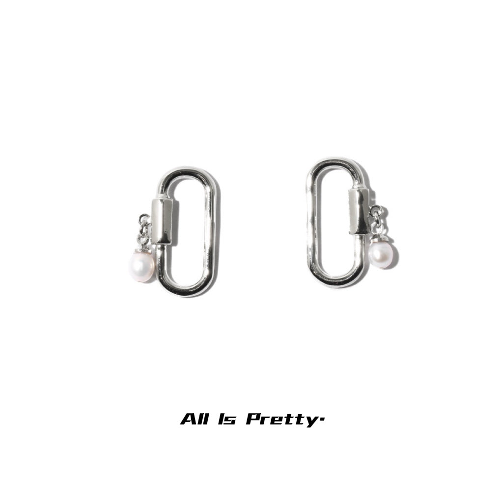 Stylish link studded earrings