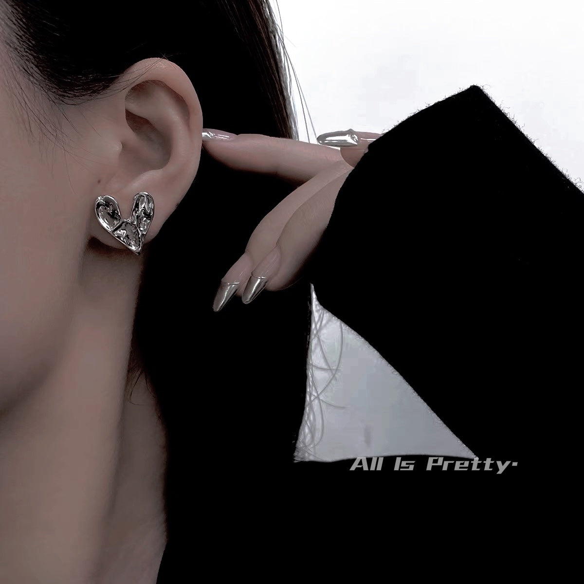 Rough heart shape studded earrings
